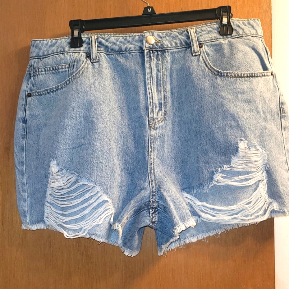 Fashion Nova Women's Distressed Denim Shorts NWT